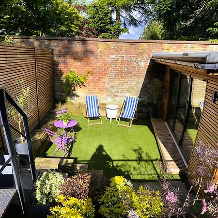 Stay In A Castle! Unique & Luxurious Historical Apartment, Self Contained, Free Parking & Wi-Fi Chester Exterior photo